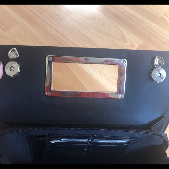 Fashion handbag! Simple & chic square shaped & cutout! - Picture 8 of 8